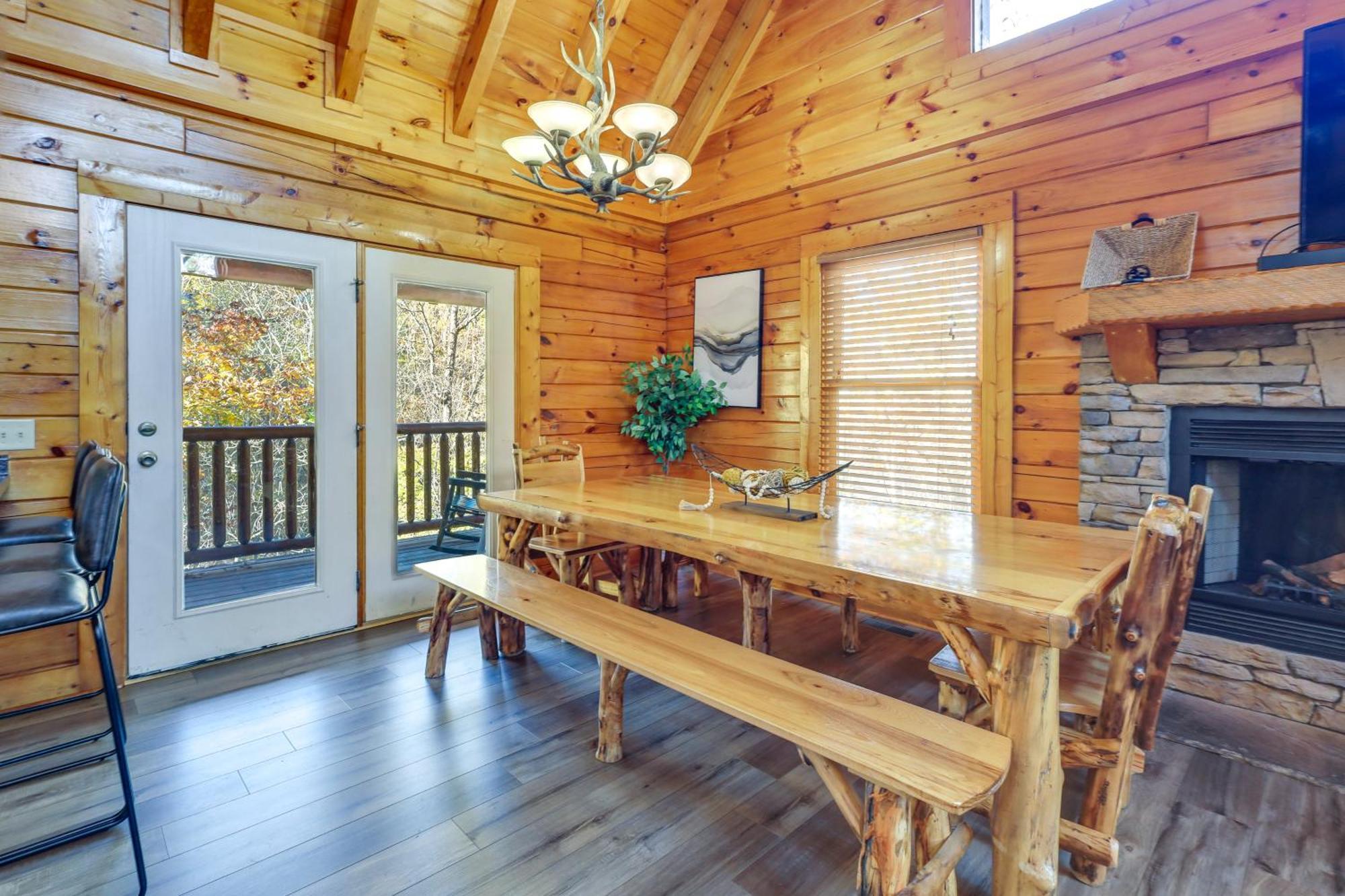 Pigeon Forge Cabin Rental With Decks And Hot Tub! Exterior photo