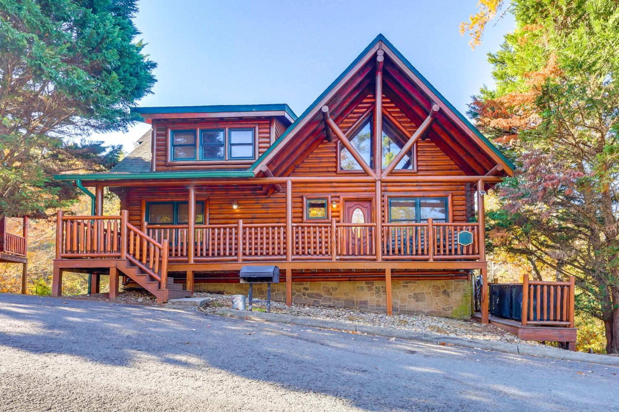 Pigeon Forge Cabin Rental With Decks And Hot Tub! Exterior photo